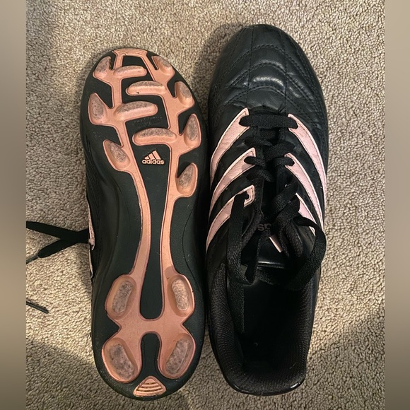 Women’s Soccer Cleats - Picture 1 of 3